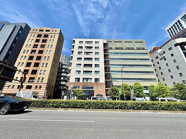 【外観】シンプルながら印象的なデザイン。