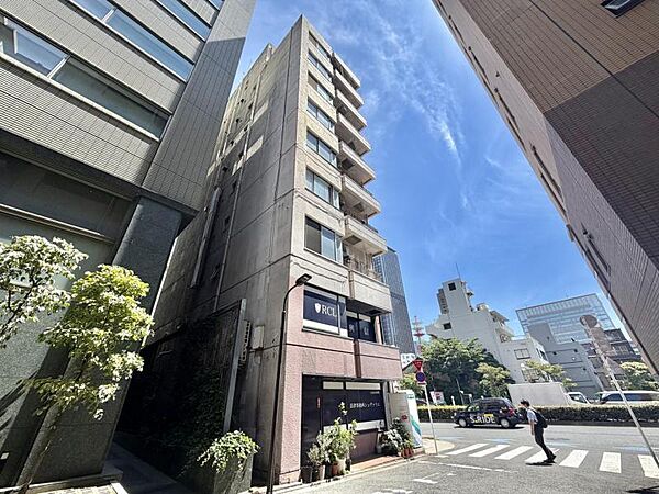 【外観】端正なフォルムが印象に残る建物デザイン。