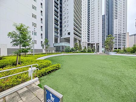 【周辺環境】緑豊かで開放感のある住環境。