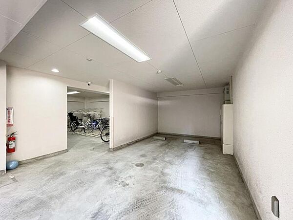 【駐車場】お車をお持ちの方に嬉しい敷地内駐車場。空き状況についてはお問い合わせください。
