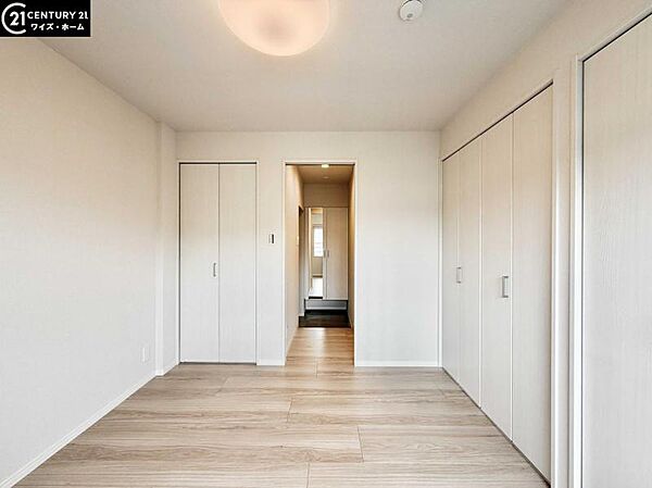 【洋室:4.7帖】一日の疲れをいやしてくれる主寝室。時を忘れて過ごす場所として過ごせるお部屋です。
