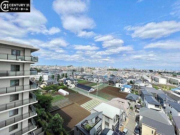【眺望】　解放感あふれる都心の眺望と、閑静な住宅街の静けさが調和する贅沢な景色。