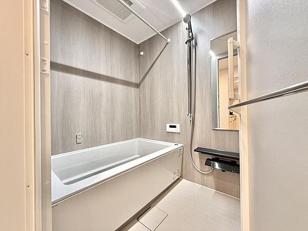 広めの浴槽で、リラックスしたひとときをお過ごしいただけます。