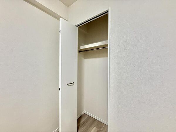 使い勝手の良い収納が豊富で、物が多くてもスッキリ片付けられます。