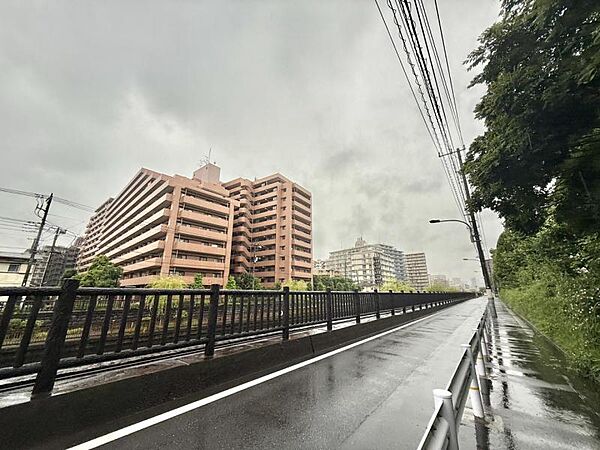 毎日の暮らしに寄り添う、優しい雰囲気の外観が魅力です。