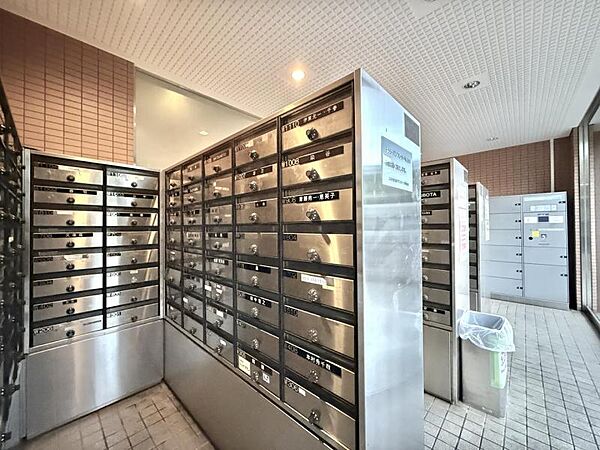 住まいの顔ともいえるエントランスは、上品で洗練された印象に仕上がっています。