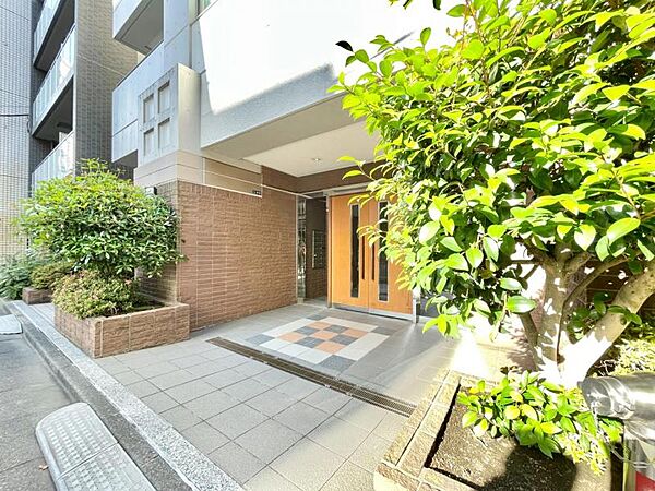 【エントランス】　いつも通る場所だからこそしっかりと清潔に保たれていると嬉しいものです