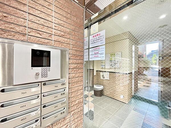 【オートロック】　オートロック完備の安心感。住まう人の安全を第一に考えた設計。