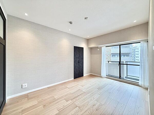 【洋室：6.5帖】　使い方に柔軟性があり、個室としても趣味の部屋としても利用可能です。