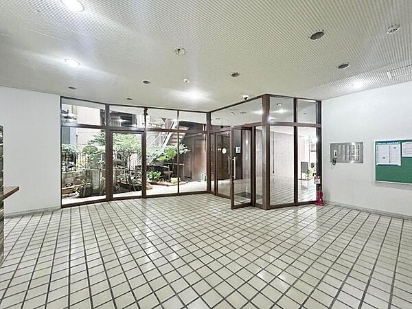 【エントランス】住む人や訪れる人を室内へと優しくエスコートします