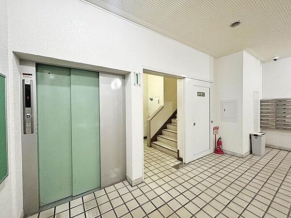 【エントランス】落ち着いた雰囲気のエントランスで皆様をお出迎え
