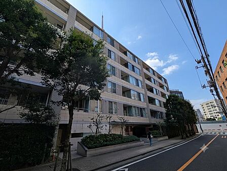【外観】暮らしの舞台にふさわしい、落ち着きと品格を備えています。