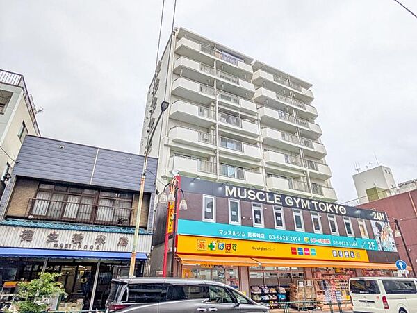 【外観】　どっしりとした安定感のあるフォルム。時を経ても色褪せない、大切に管理されたマンション