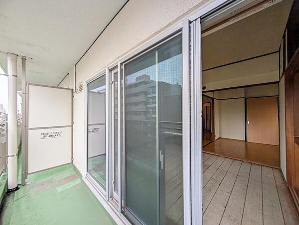 【バルコニー】　南向きの陽当たり良好なバルコニー