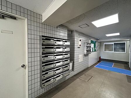 【エントランス】管理状態の良さが感じられる空間です。