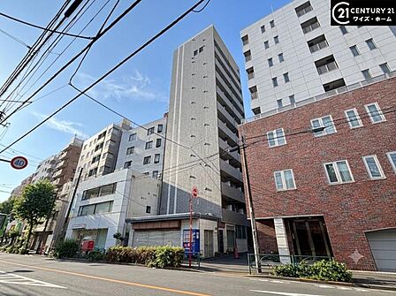 【外観】空へと伸びるシャープなライン。