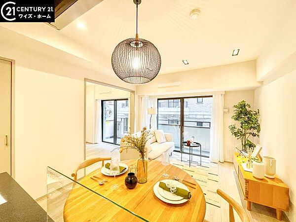 【LDK：12.0帖】　カウンターに並ぶ朝食、子どもと一緒にクッキーづくり。週末のちょっとしたイベントが、家族の思い出になるリビング