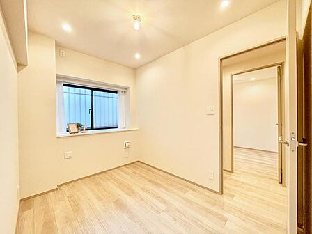 【洋室：4.7帖】　一日の疲れをいやしてくれる主寝室。時を忘れて過ごす場所として過ごせるお部屋です