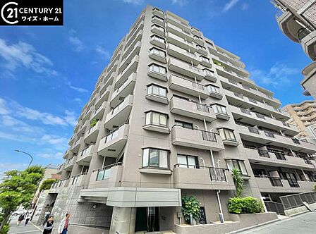 【外観】　都市の利便性と落ち着きを両立する外観デザイン。暮らしの舞台にふさわしい品格があります