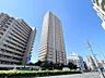 外観：【外観】都市の洗練を身にまとい天高くそびえる。空を近くに感じるモダンな佇まい。