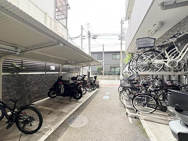 【駐輪場】きちんと整備された駐輪スペースが確保されています。