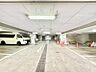 駐車場：【駐車場】　屋根付き駐車場で大事な愛車も安心して置いておけます