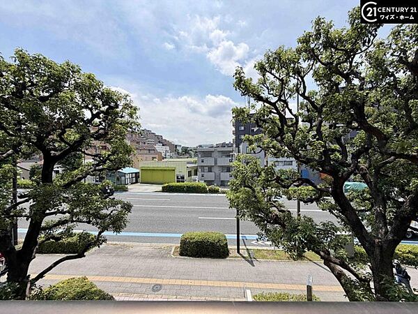 【眺望】周囲に高い建物がなく、見晴らしの良い景色をお楽しみいただけます。