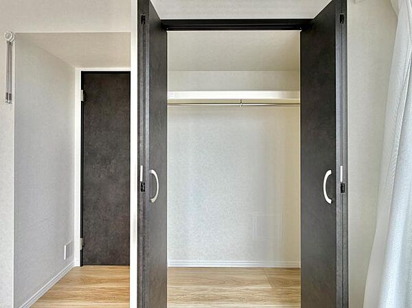 【収納】大容量の収納が各部屋にあるから、生活感をスッキリ隠せる。来客時も慌てず、日常も気持ちよく。