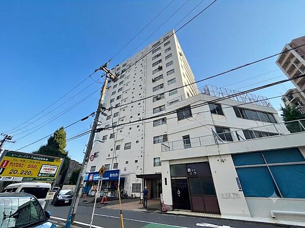 【外観】空へと伸びるシャープなライン。