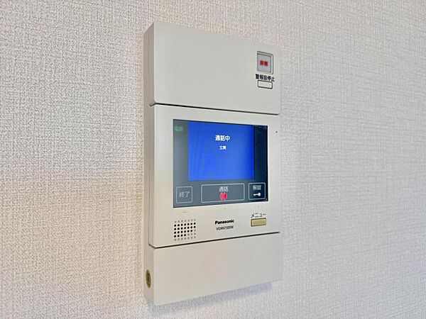 【設備】　快適な暮らしをサポートするTVモニターホン付きです。