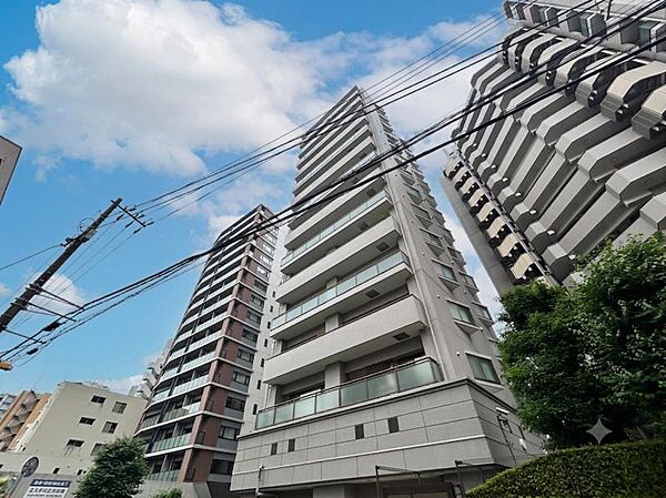 【外観】住まう誇りを再確認させる堂々たる風格。
