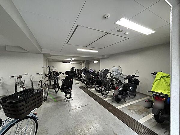 【バイク置き場】しっかり区画分けされたバイク置き場有