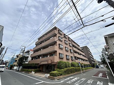 【外観】周囲の街並みに調和した外観です。