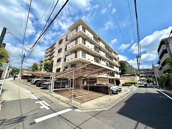 【外観】歳月を重ねてなお輝く。住まう誇りを再確認させる堂々たる風格。