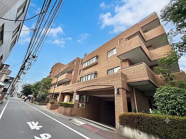 【外観】空へと伸びるシャープなライン。