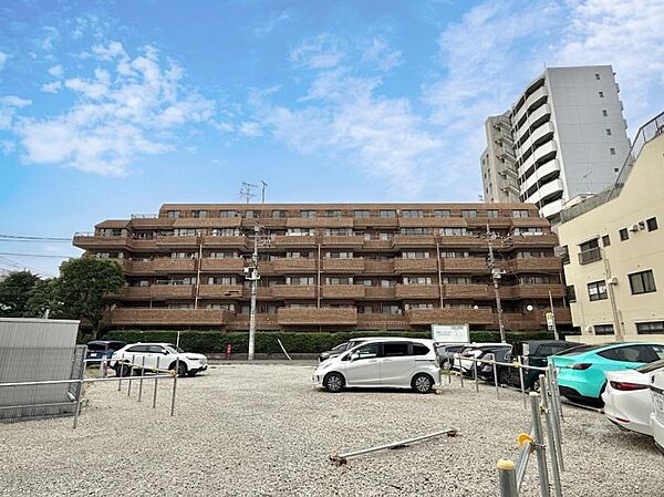 【外観】住まう誇りを再確認させる堂々たる風格。
