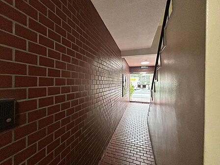 【エントランス】管理状態の良さが感じられる空間です。