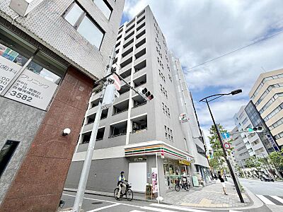 外観:落ち着いた色合いで、周囲の街並みに馴染む外観です。 外観:落ち着いた色合いで、周囲の街並みに馴染む外観です。