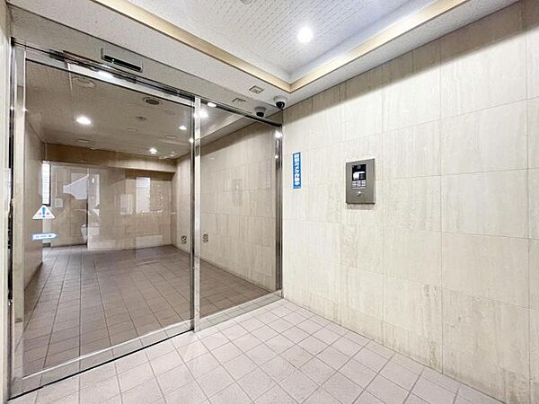 【エントランス】落ち着いた雰囲気のエントランスで皆様をお出迎え