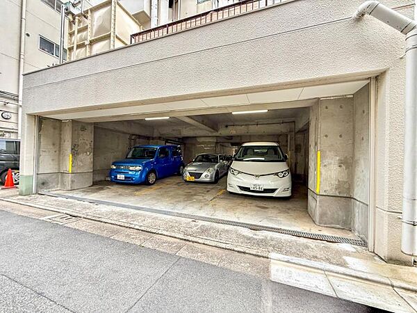 【駐輪場】屋根付きの駐輪スペースがあり、雨の日も安心です。