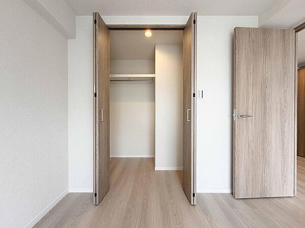 【収納】便利な棚収納が備わり、住空間をより効率よく使えます。