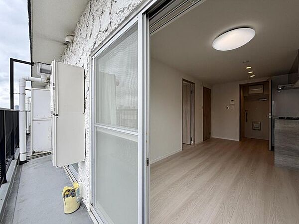 【バルコニー】爽やかな涼風が吹き抜けていきます。