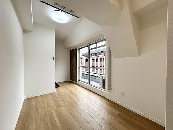 【洋室：4帖】使い方に柔軟性があり、個室としても趣味の部屋としても利用可能です。