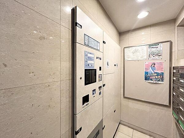 【宅配ボックス】不在時も安心の宅配ボックス。忙しい現代の暮らしに寄り添う設備。