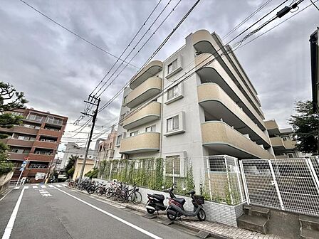 【外観】洗練された印象を与える外観デザイン。