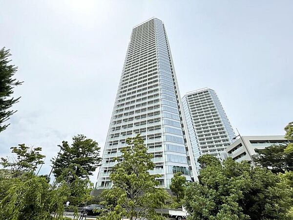 【外観】住まいとしての品格を感じさせる佇まい。