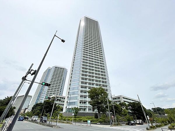 【外観】洗練された印象を与える外観デザイン。