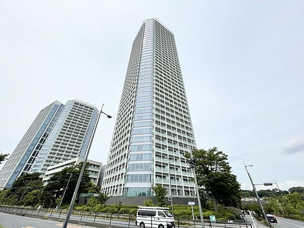 【外観】周囲と調和しつつも品の良さが際立つ外観。