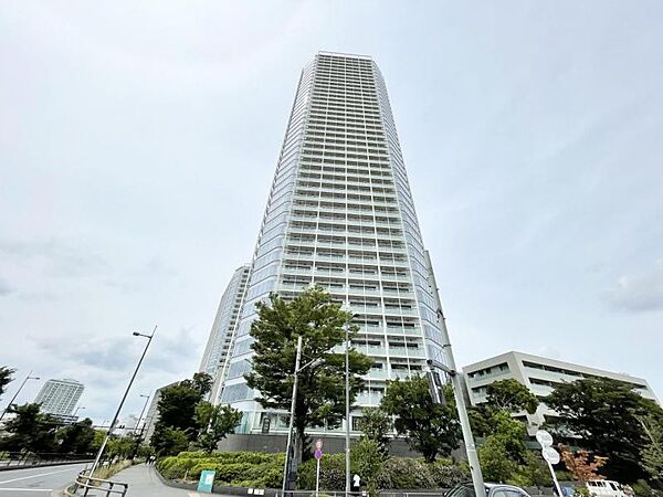 【外観】端正なファサードが住まう誇りを演出します。