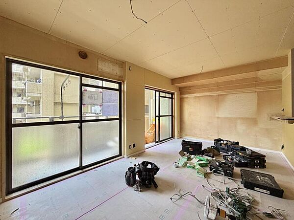 【LDK】現在改装工事中ですが、完成後は快適な居住空間が広がります。